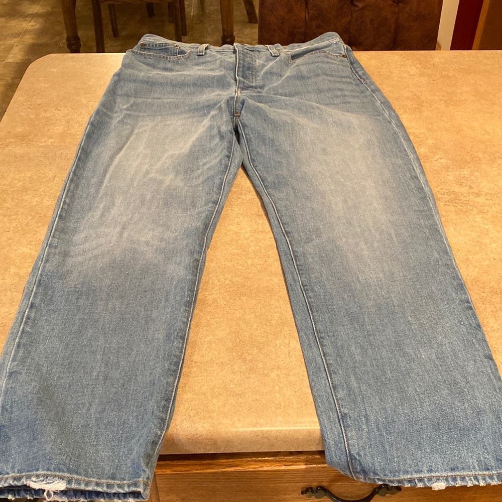 Womens Madewell the Dad jeans size 30 inseam measures about 27.5”